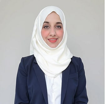 Photo of Dr Amna
