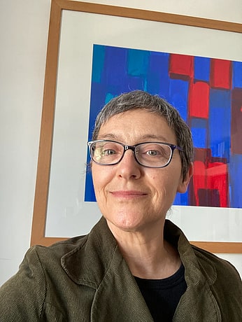 Photo of Dr Lynn